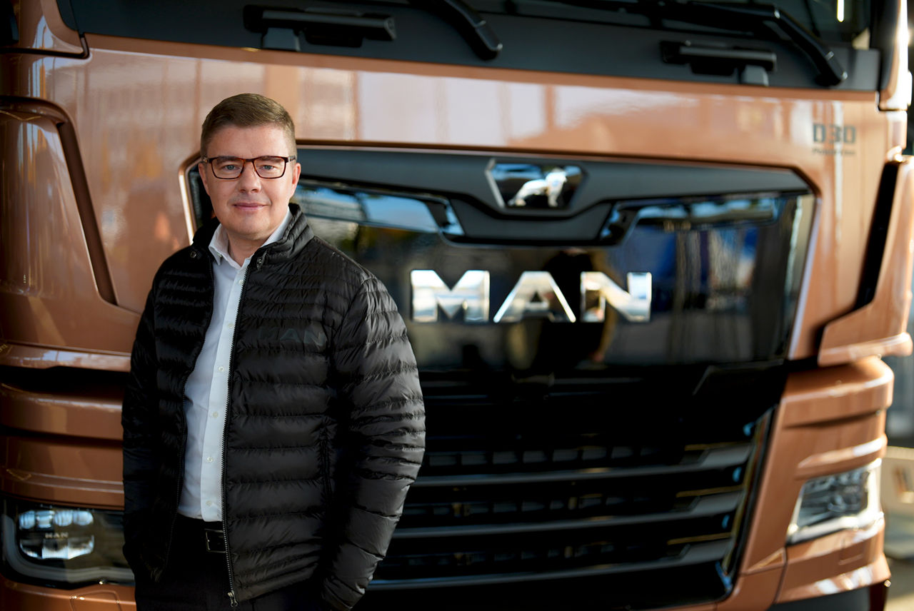 Karl Bernqvist standing in front of a MAN truck